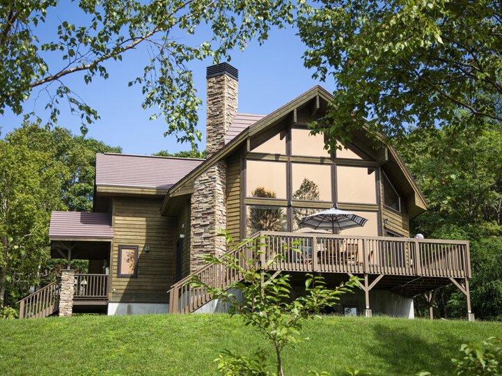 Grand holiday cabin living