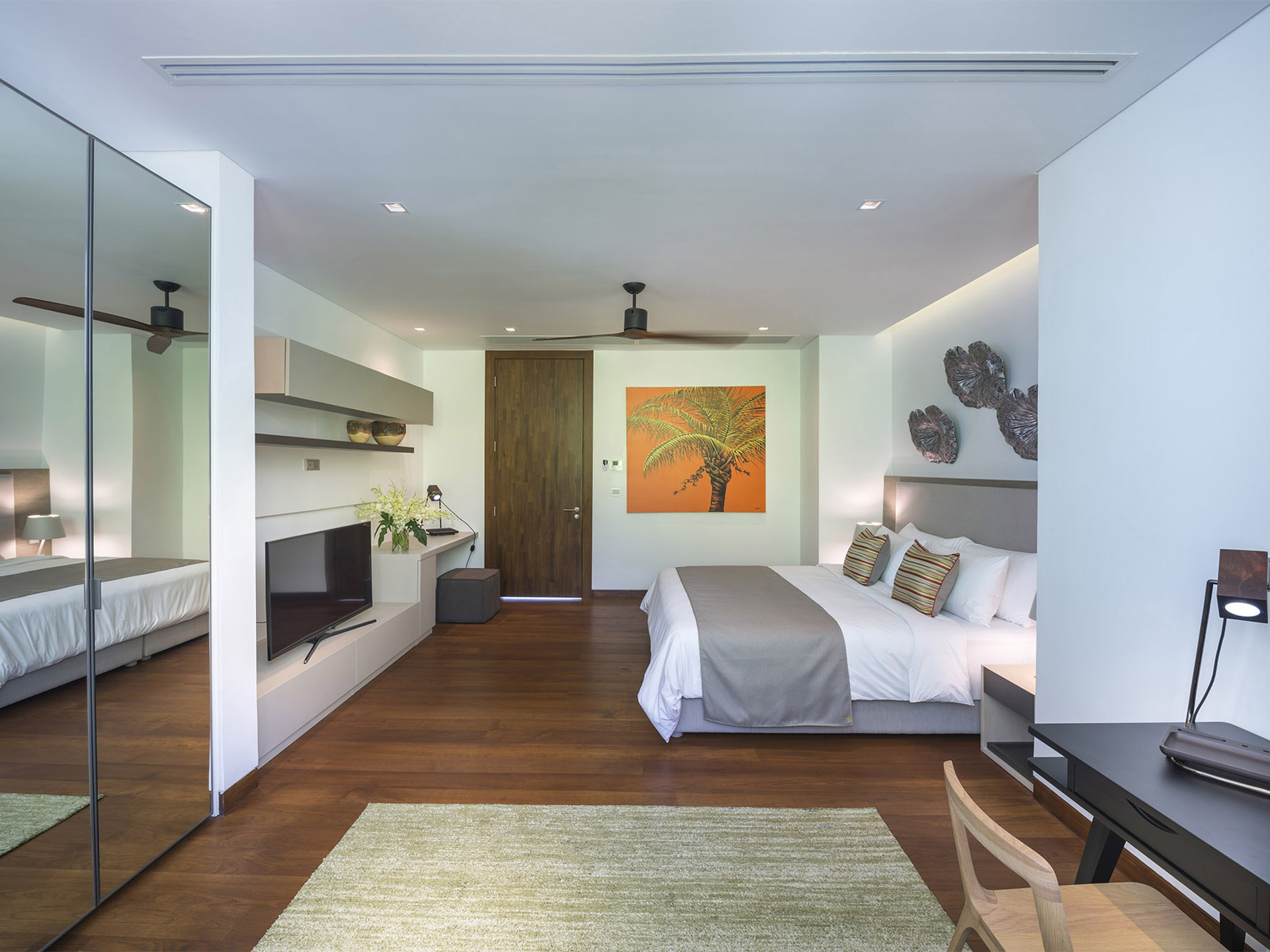 Malaiwana Duplex - Grand bedroom design<br />