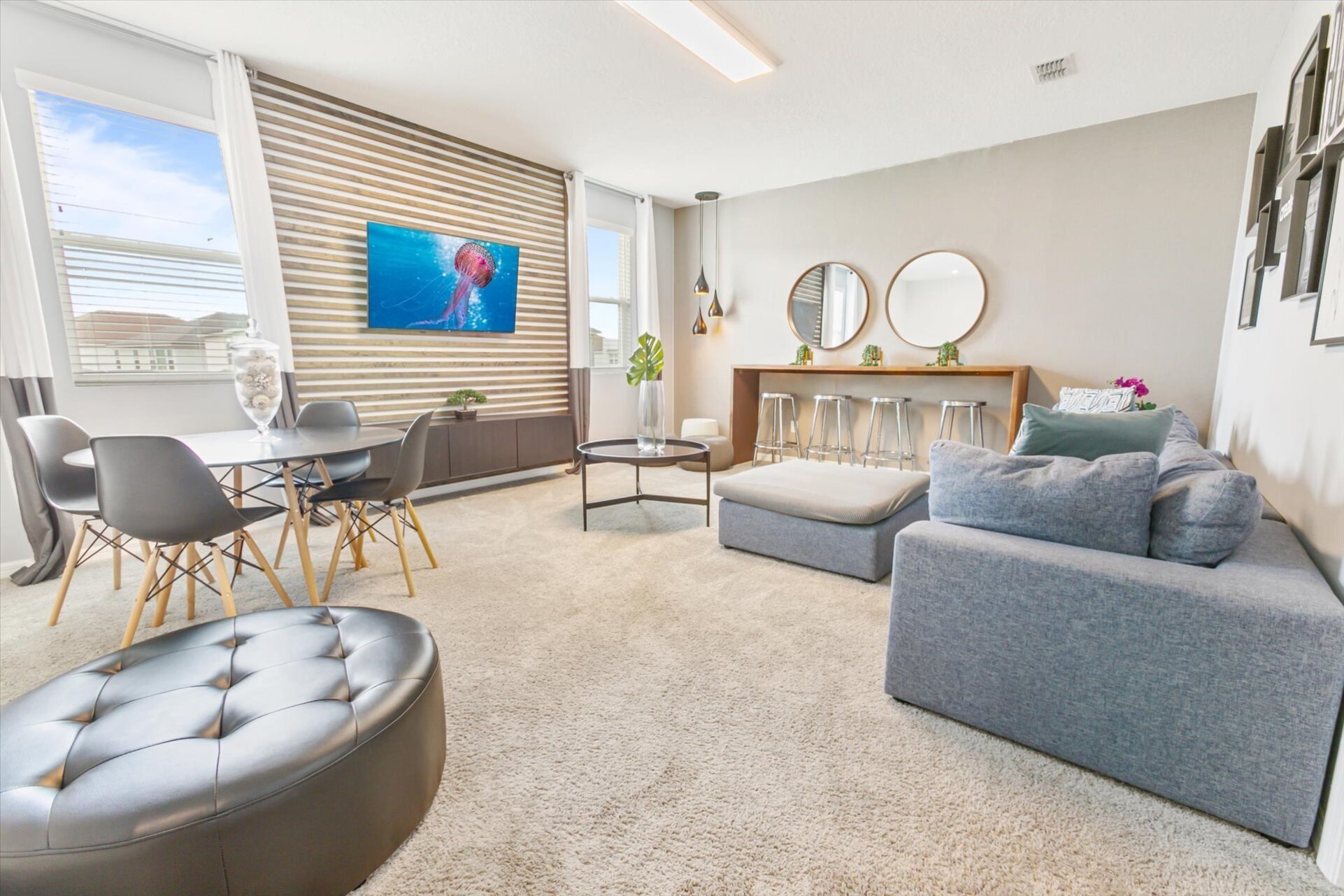Loft
55" Roku TV