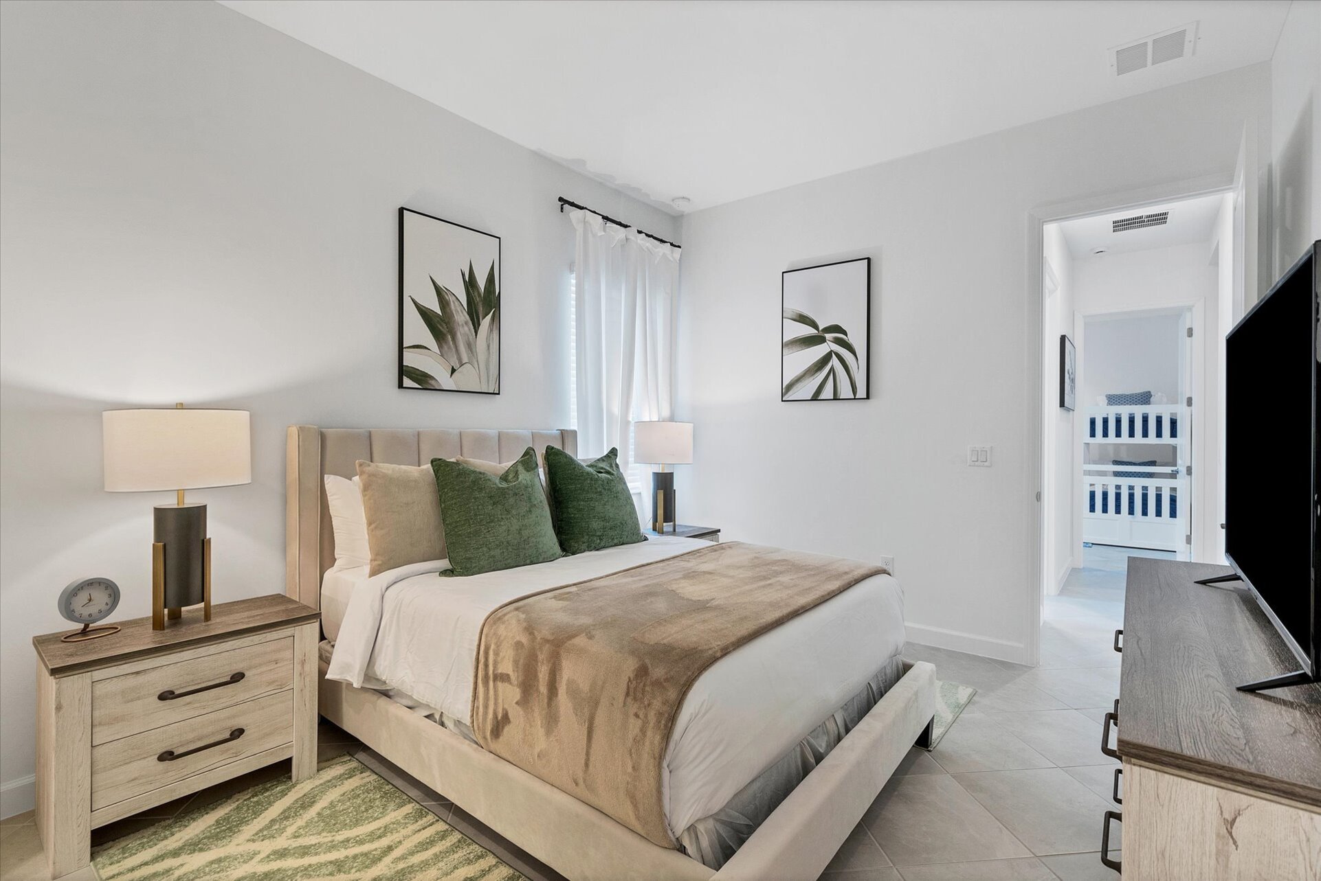 Guest bedroom with ensuite