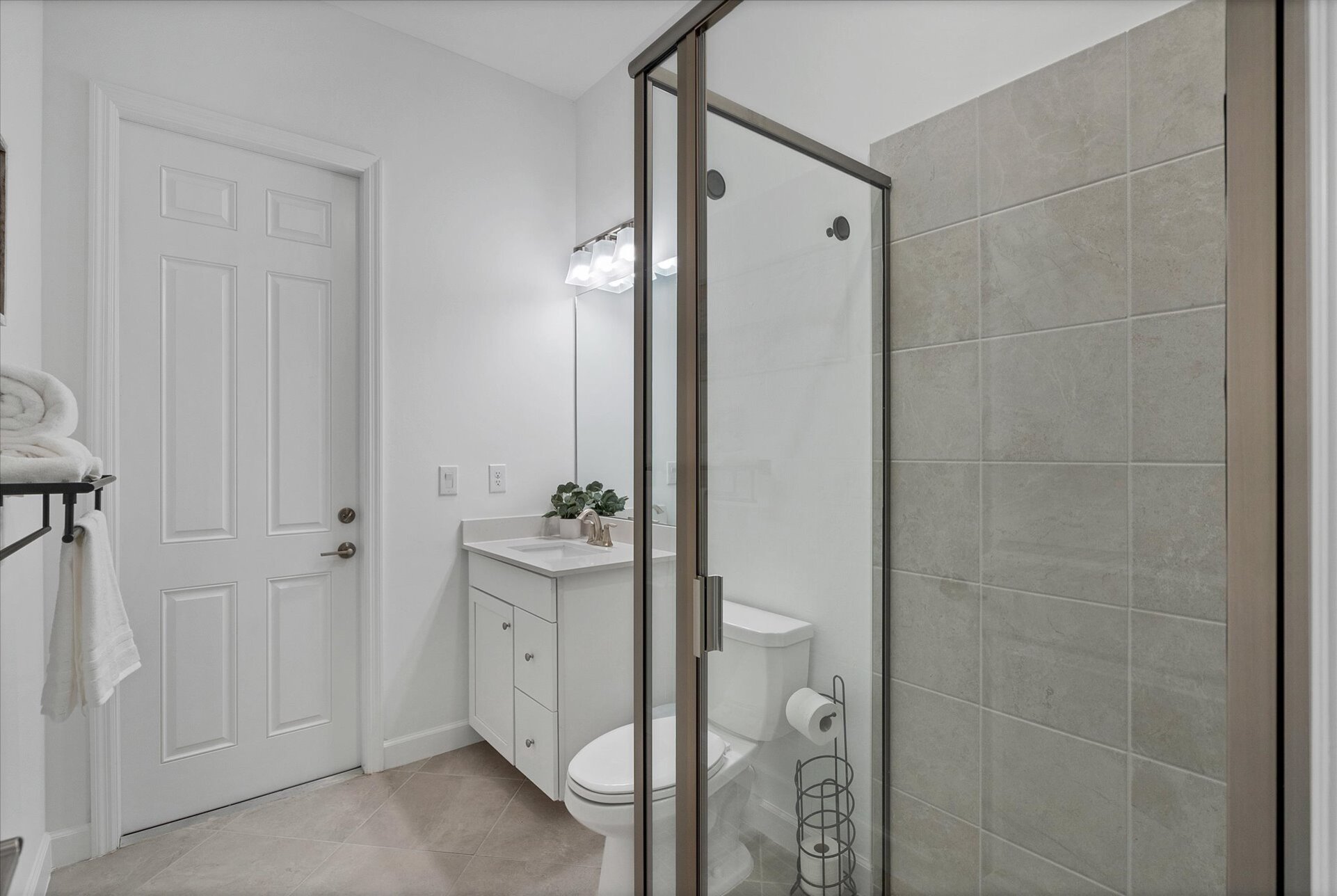 Guest bedroom ensuite with back yard access
