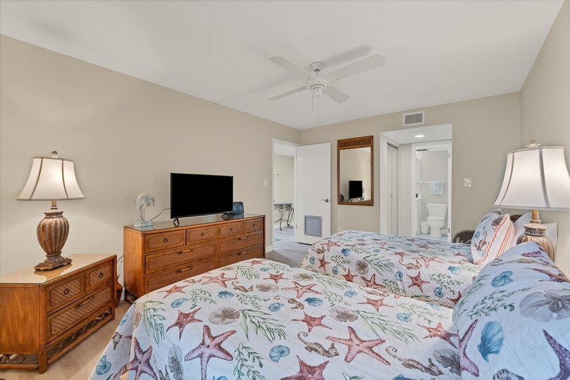 The Twin Bedroom Fits 2 People Comfortably