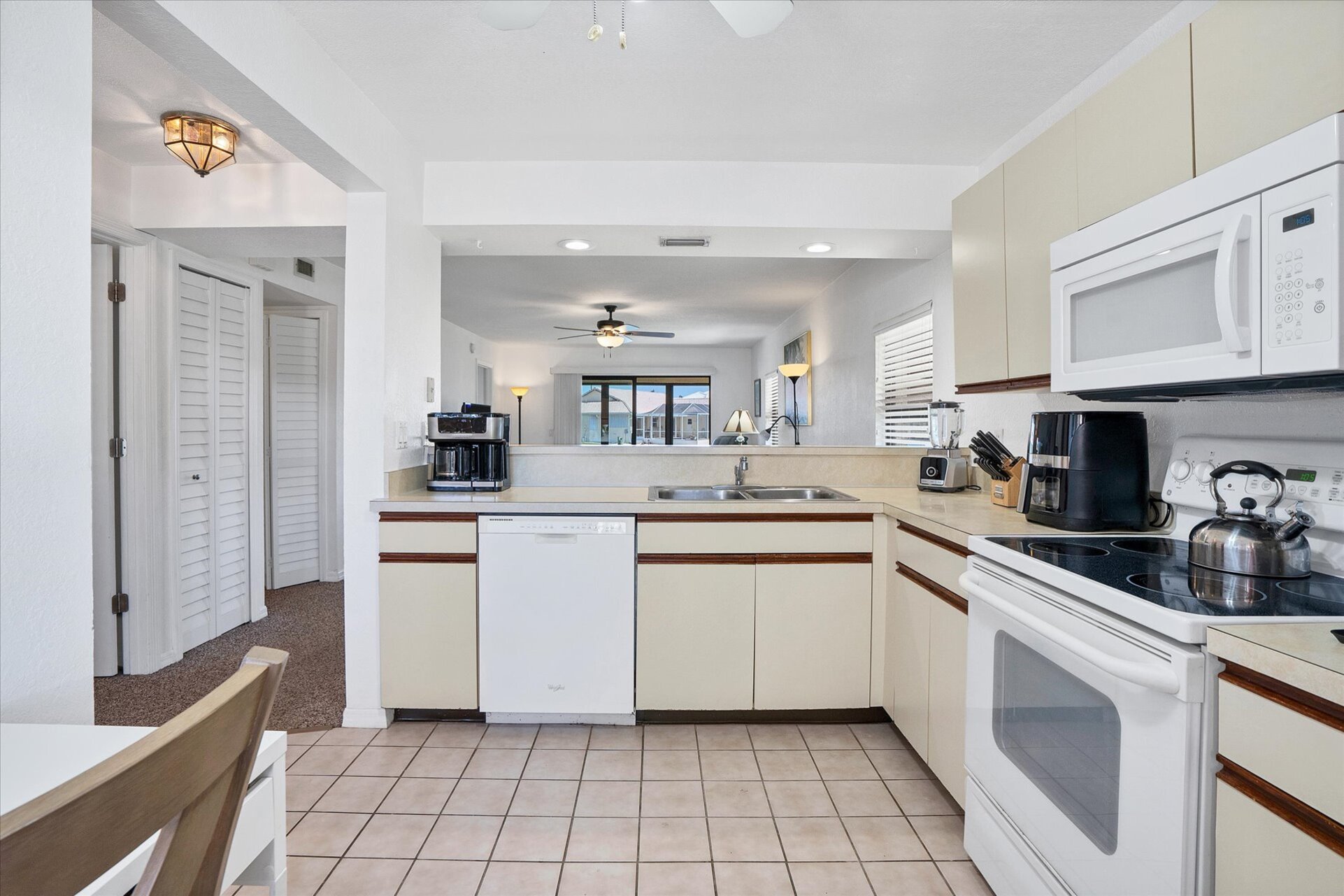 Fully equipped kitchen