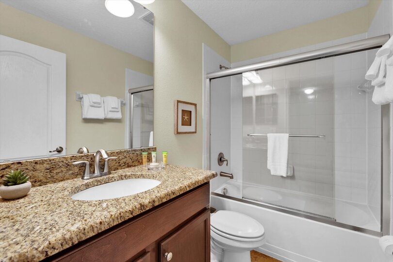 Hall Bathroom 3, Upstairs
Tub/Shower/Combo