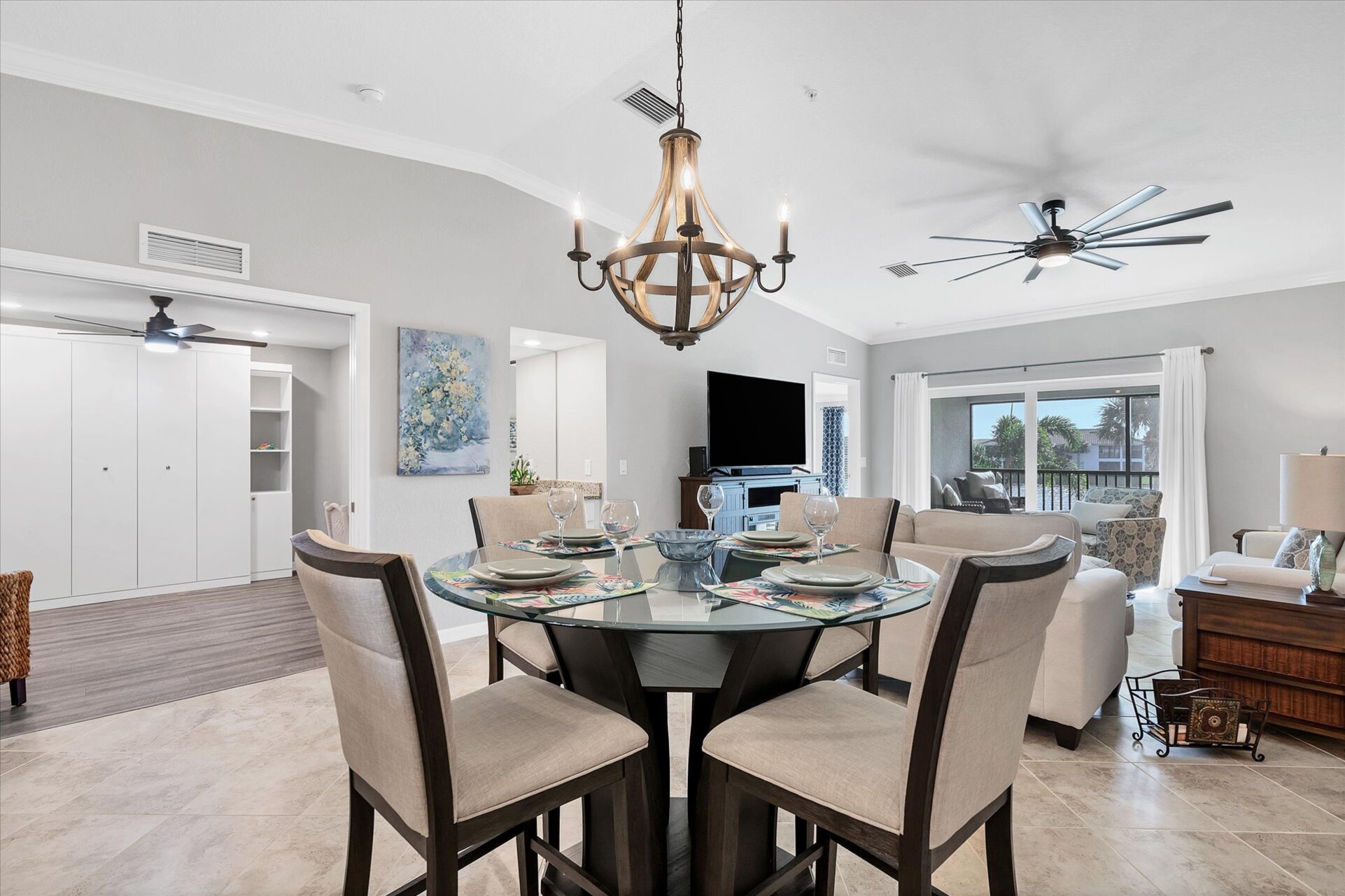 Dining table seats 4