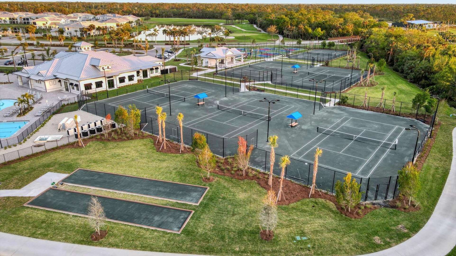 Heritage Landing tennis courts and shuffle board courts