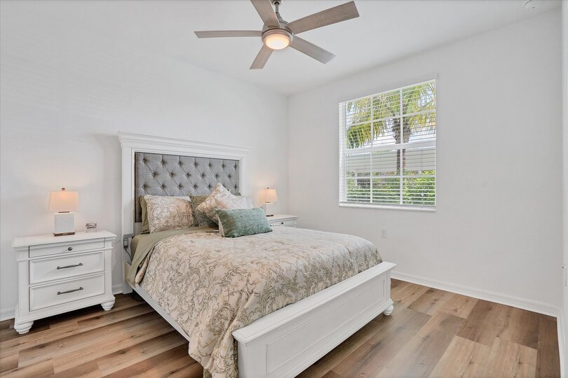 Guest bedroom 1 with queen bed
