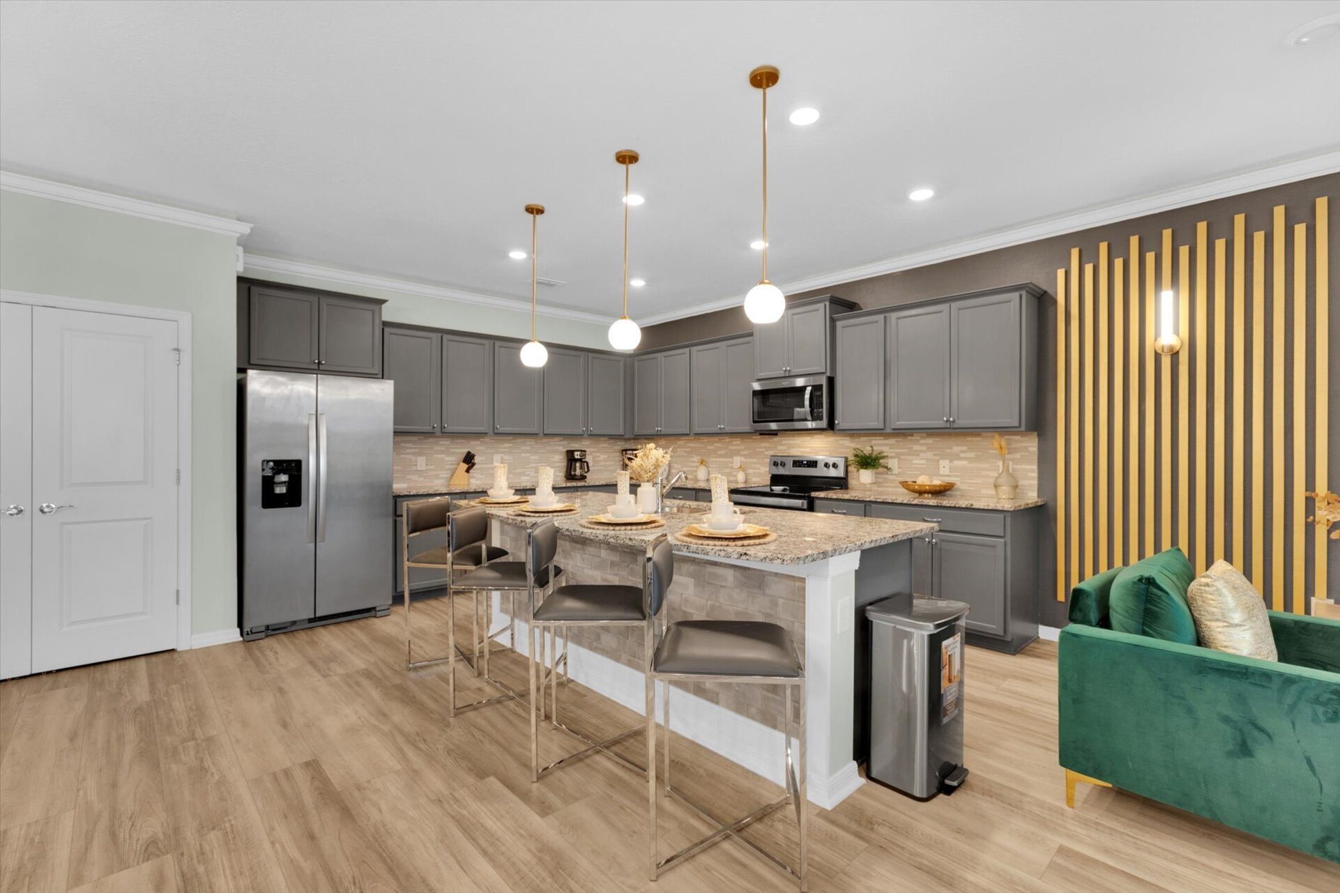 Kitchen/Breakfast Bar