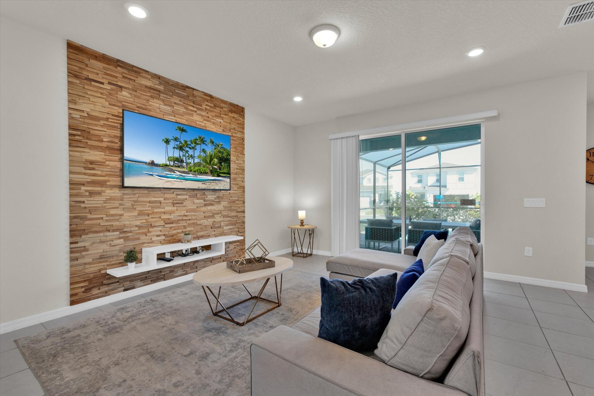 Living Room
70" Smart TV