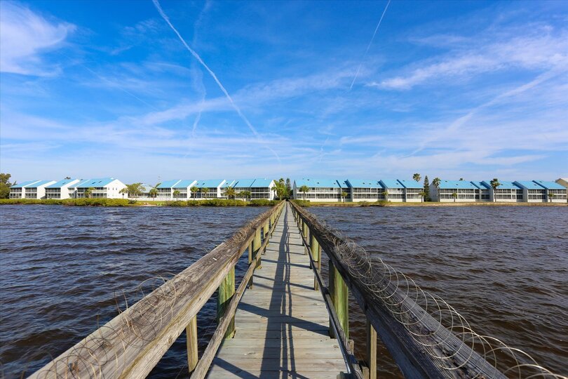 Pier over the Myakka