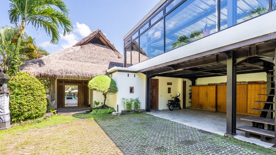 Najemite svojo lastno zasebno vilo s 5 zvezdicami v Seminyaku po najboljši ceni, Bali Villa 2246