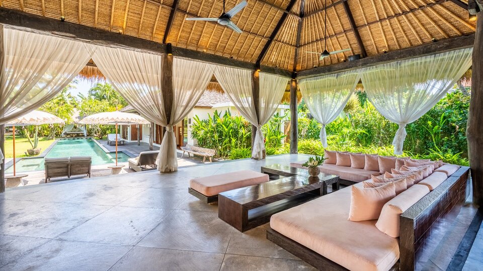 Najemite svojo lastno zasebno vilo s 5 zvezdicami v Seminyaku po najboljši ceni, Bali Villa 2246