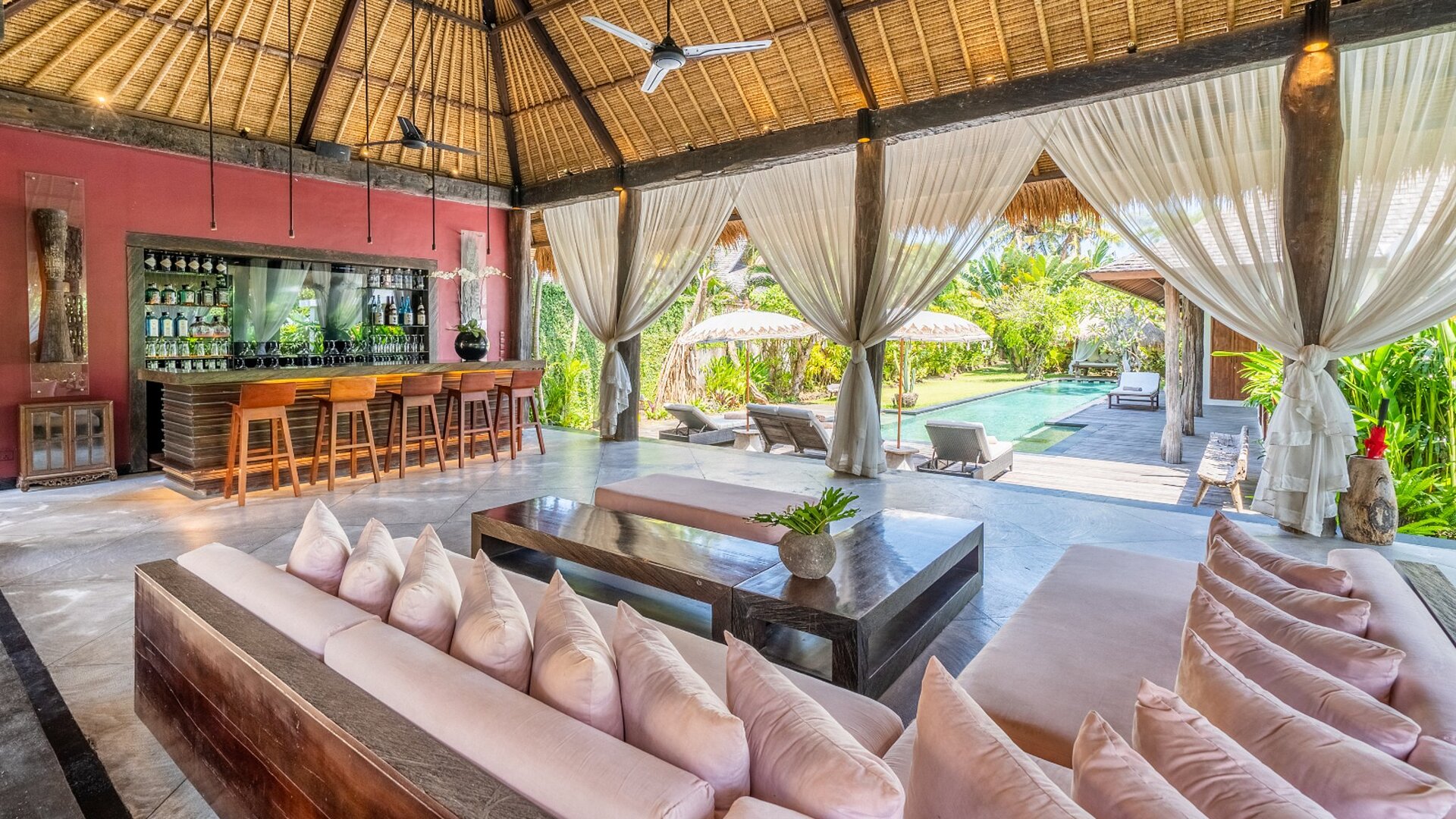 Najemite svojo lastno zasebno vilo s 5 zvezdicami v Seminyaku po najboljši ceni, Bali Villa 2246