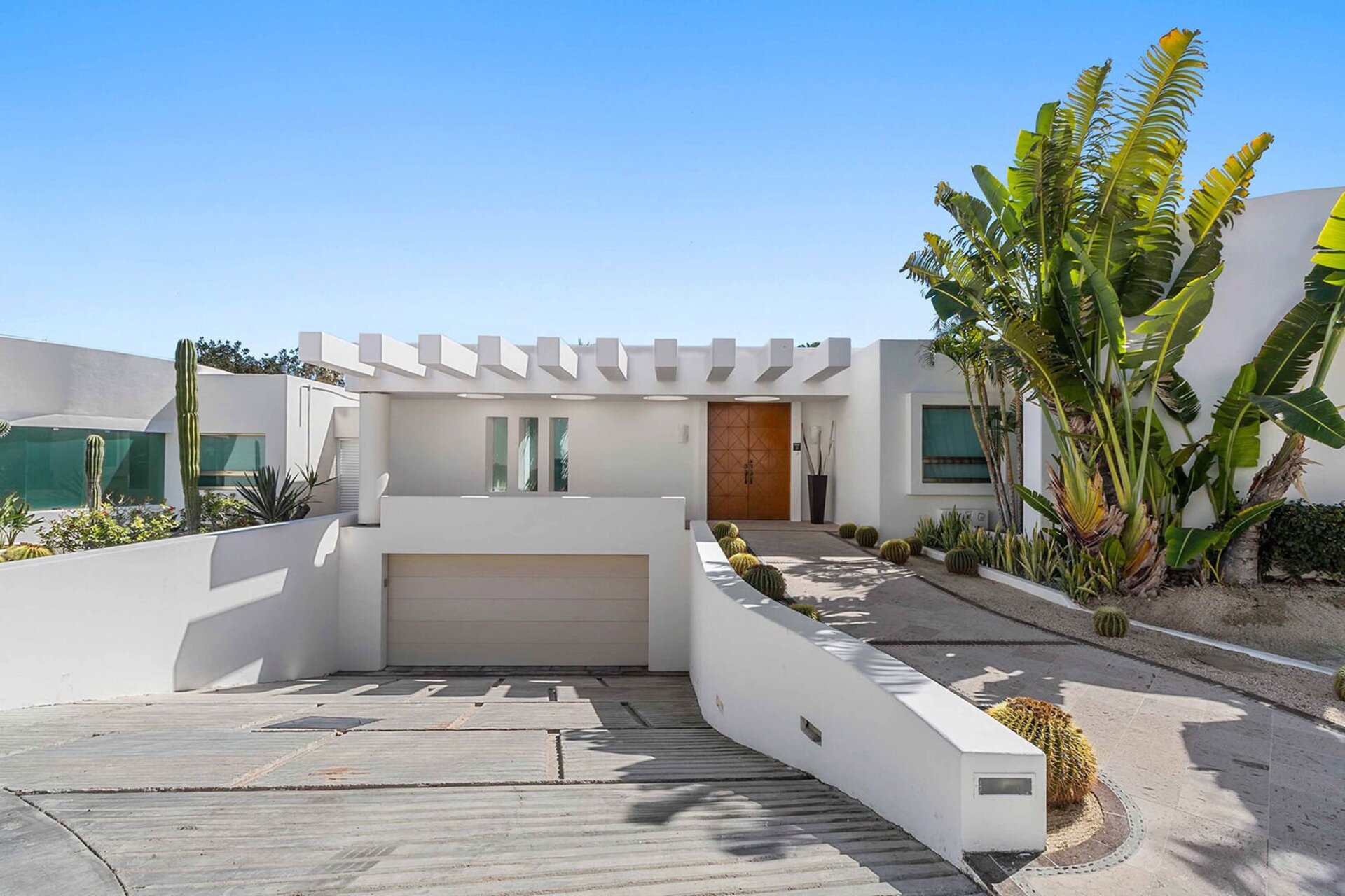 Doživite razkošje brez primere v vili Cabo San Lucas 1044: vaša sanjska vila ob plaži vas čaka!