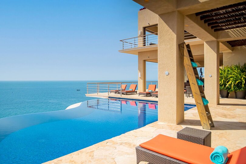 Vrhunsko razkošje in nepozabni razgledi vas čakajo v vili Cabo San Lucas 1053