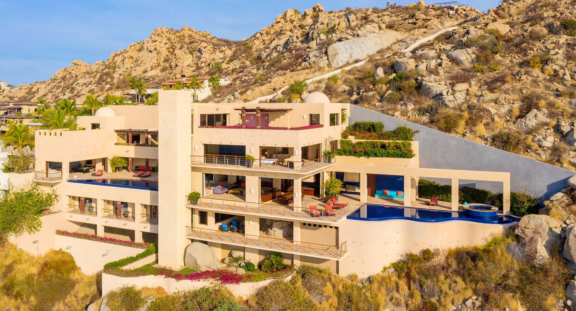Vrhunsko razkošje in nepozabni razgledi vas čakajo v vili Cabo San Lucas 1053