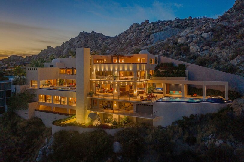 Vrhunsko razkošje in nepozabni razgledi vas čakajo v vili Cabo San Lucas 1053