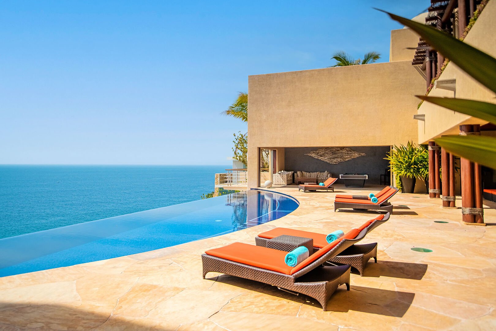 Vrhunsko razkošje in nepozabni razgledi vas čakajo v vili Cabo San Lucas 1053