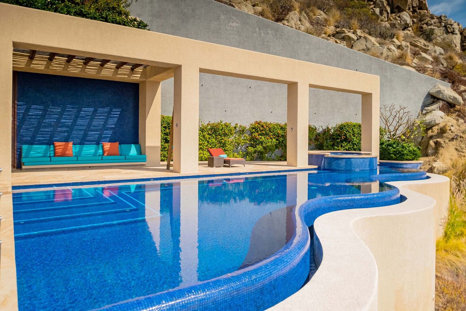 Vrhunsko razkošje in nepozabni razgledi vas čakajo v vili Cabo San Lucas 1053