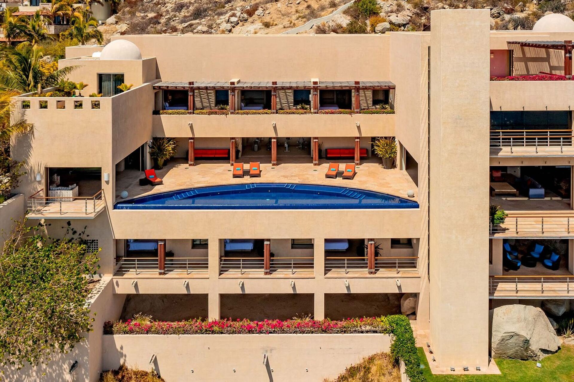 Vrhunsko razkošje in nepozabni razgledi vas čakajo v vili Cabo San Lucas 1053