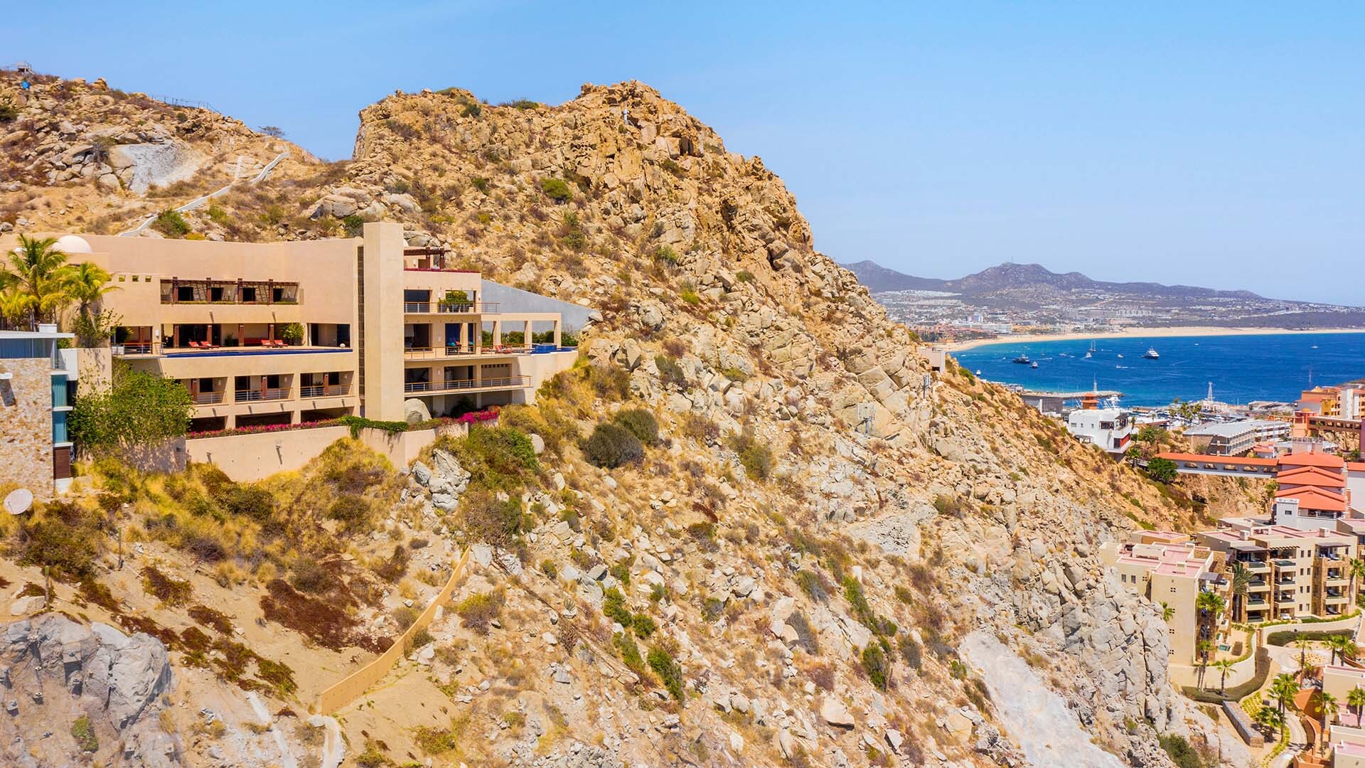 Vrhunsko razkošje in nepozabni razgledi vas čakajo v vili Cabo San Lucas 1053