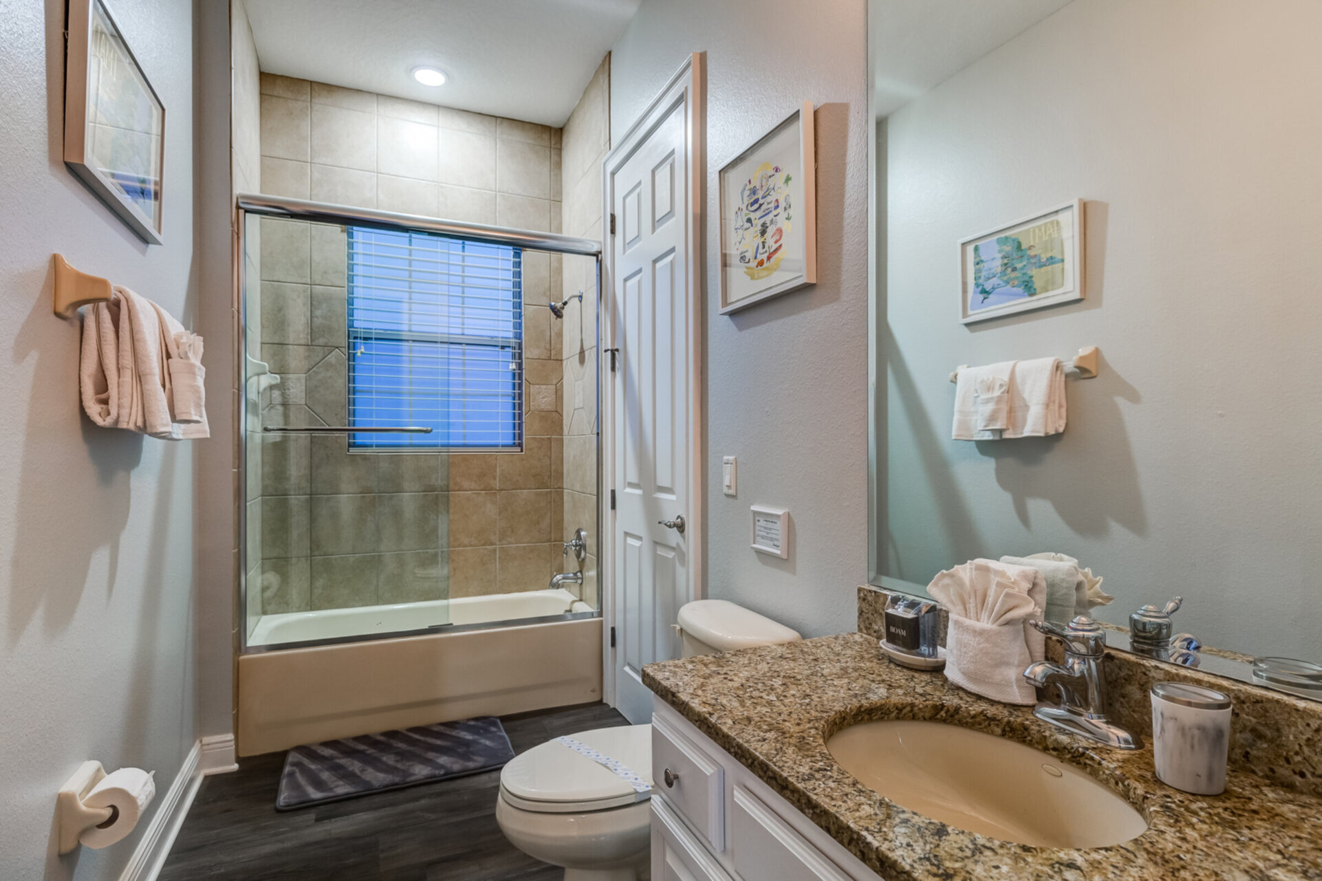 Adjoining ensuite bathroom