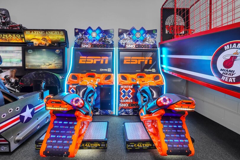 Osupljiva vila z 8 spalnicami v Orlando Oasis, 6513