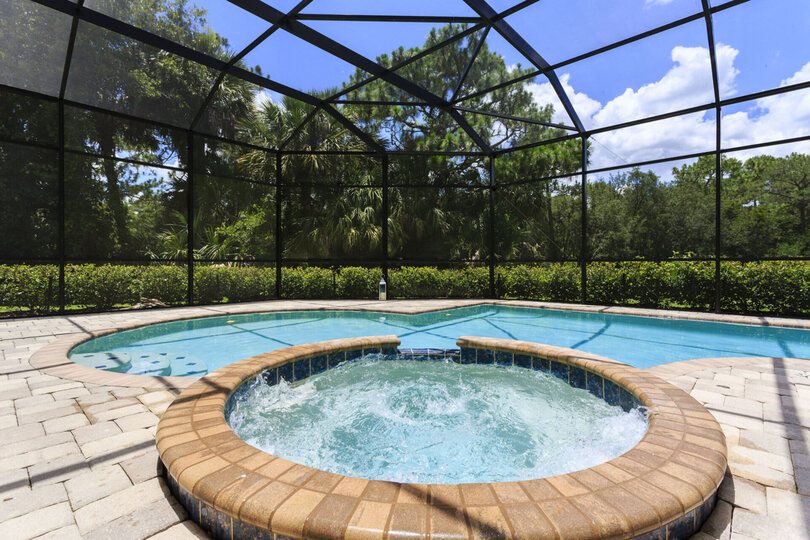 Perfect private pool with spill over spa