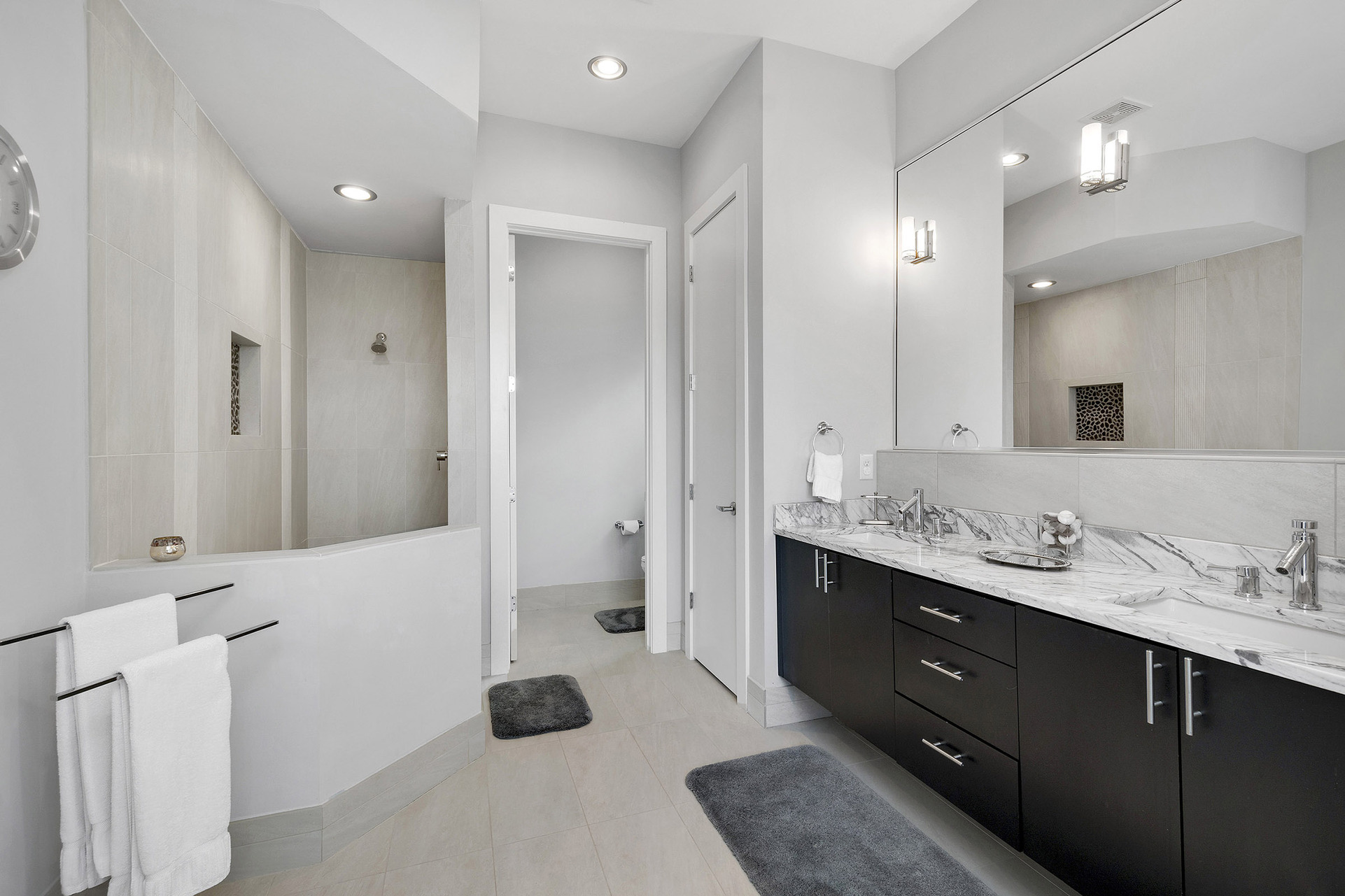 It also features a large walk-in shower