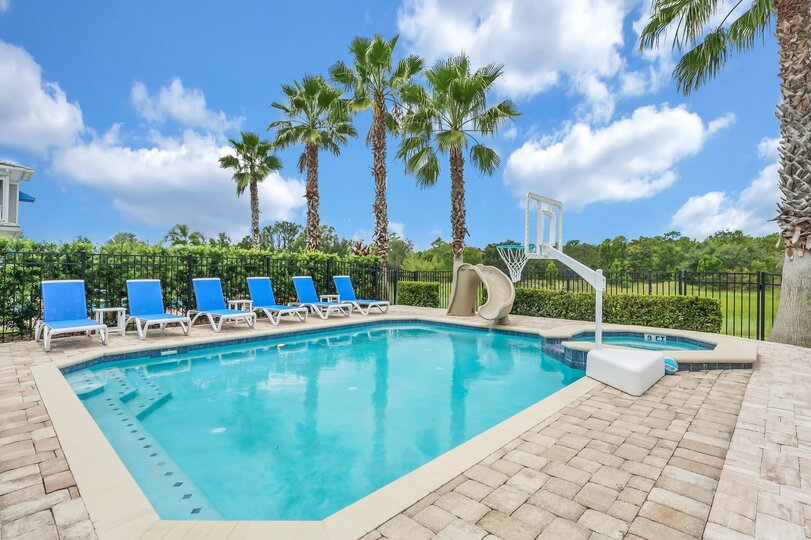Ultimate Family Getaway v Orlandu, 6530
