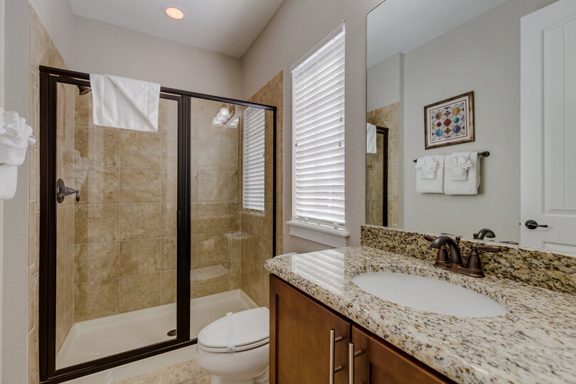 Kids ensuite bathroom