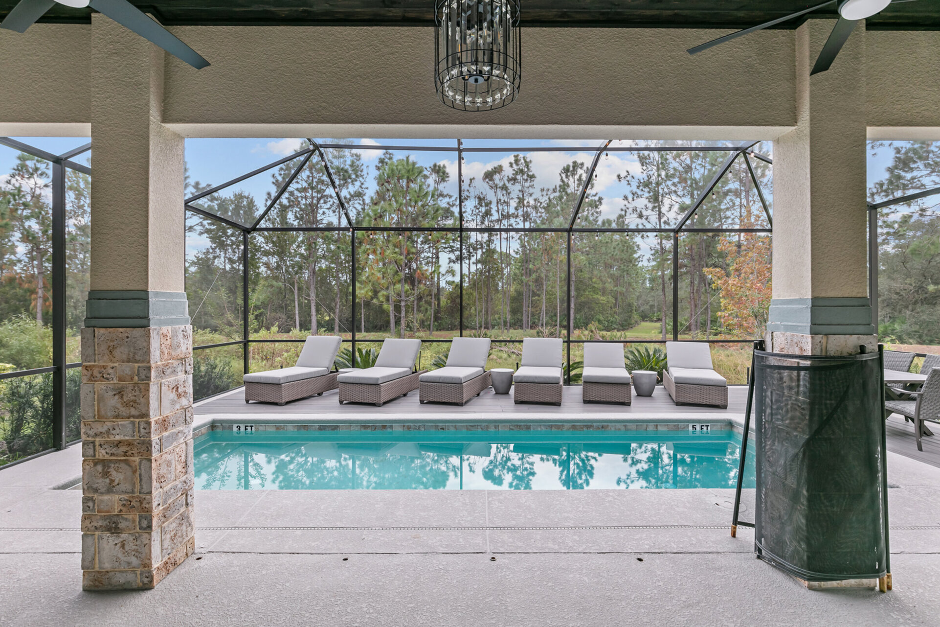 Relax in one of the 6 loungers.