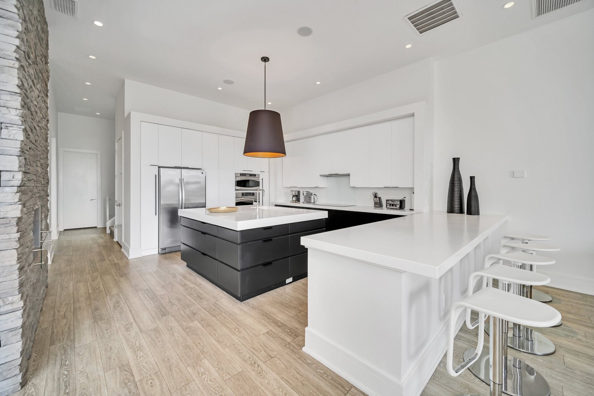 The fully-equipped kitchen will provide you with delicious meals prepared by the chef in the family