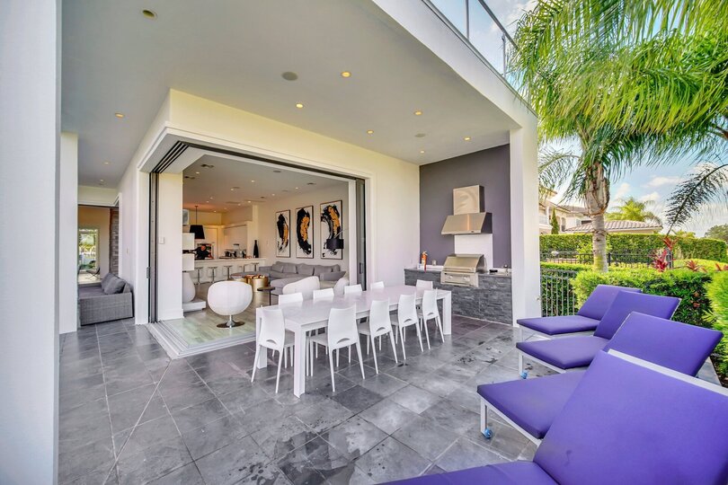 Have a BBQ and dine al fresco at the outdoor dining table which seats 10
