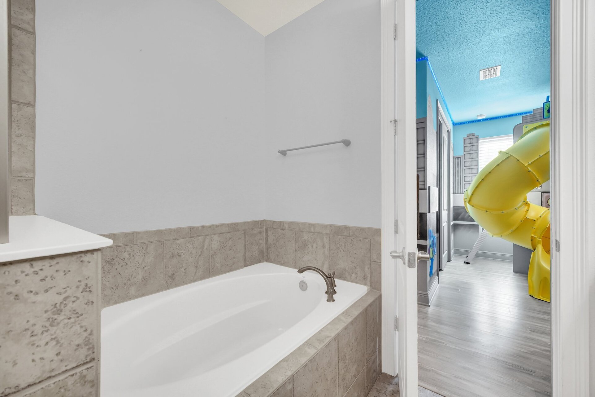 Sanjska vila z 8 spalnicami v Orlandu, 6594