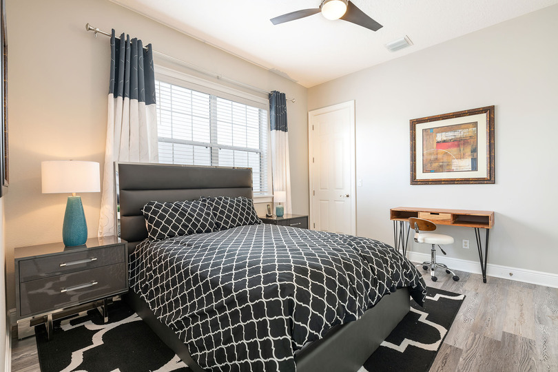 Second-floor bedroom in the annex with a queen-sized bed