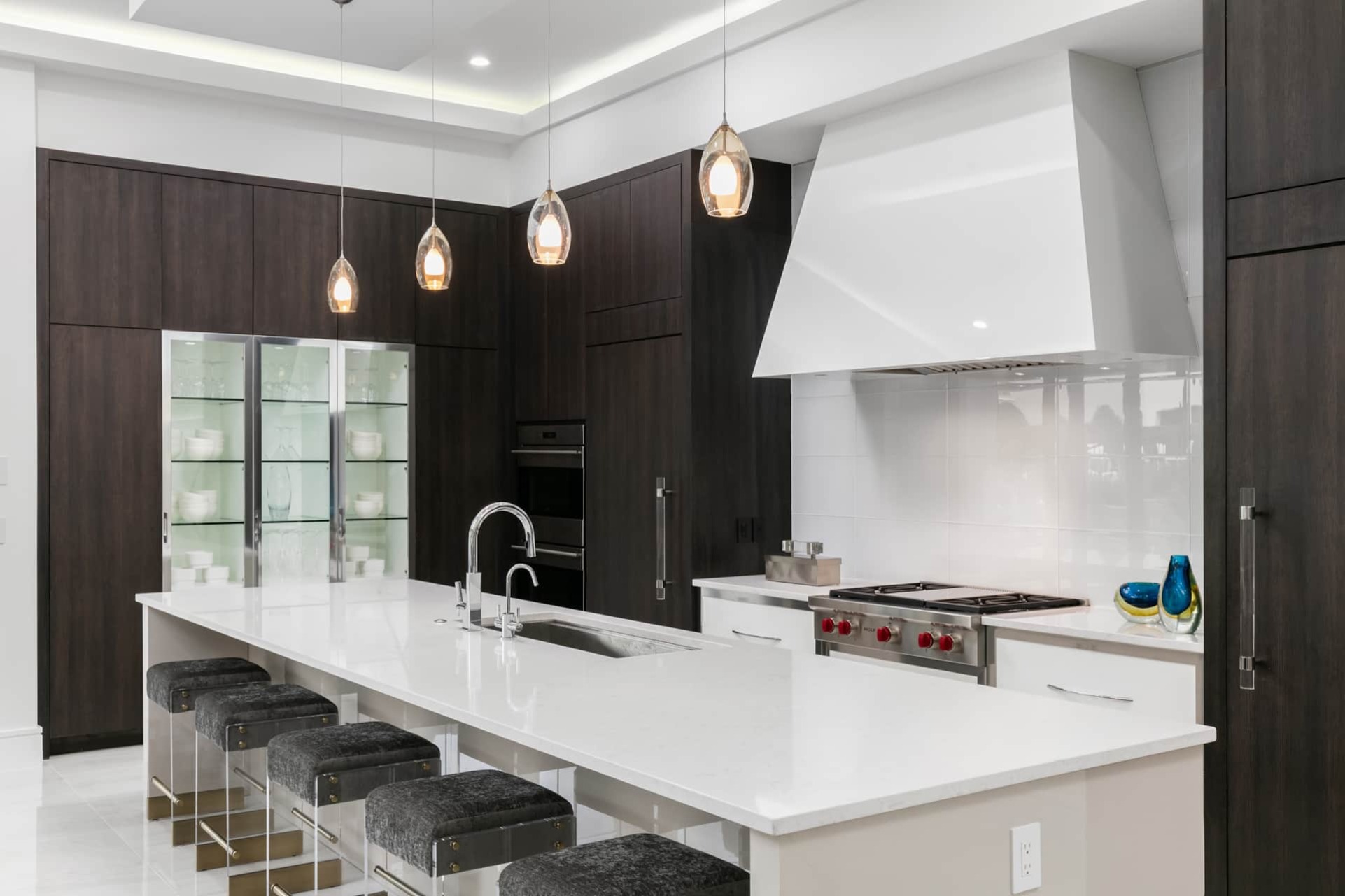 Kitchen Island with Seating, Two Dishwashers, Microwave, Ice Maker