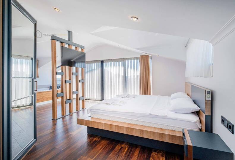 A Beautiful Home for Easy Escapes 1036