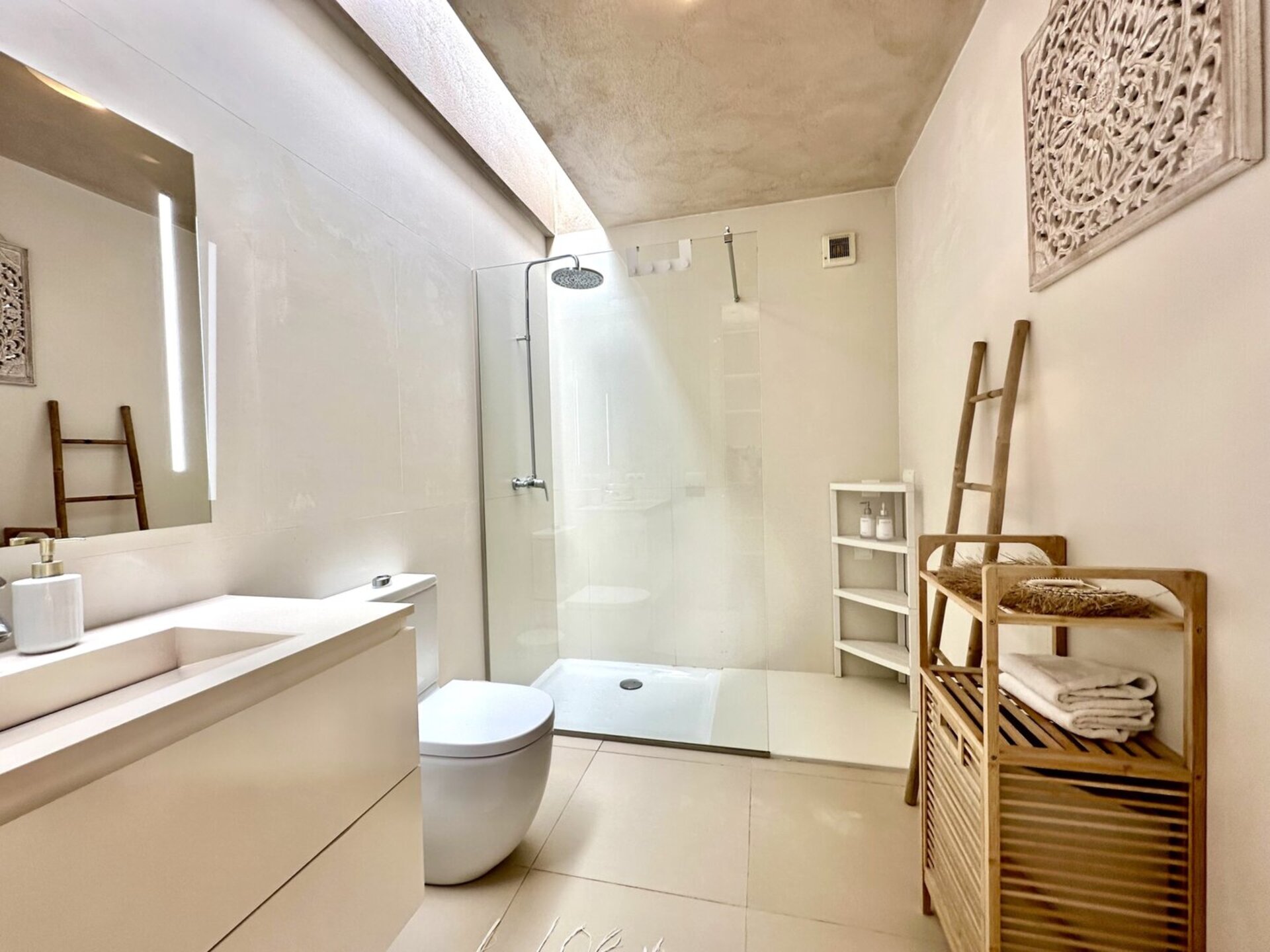 Brezčasno zasebno luksuzno zatočišče, vila na Ibizi 1049