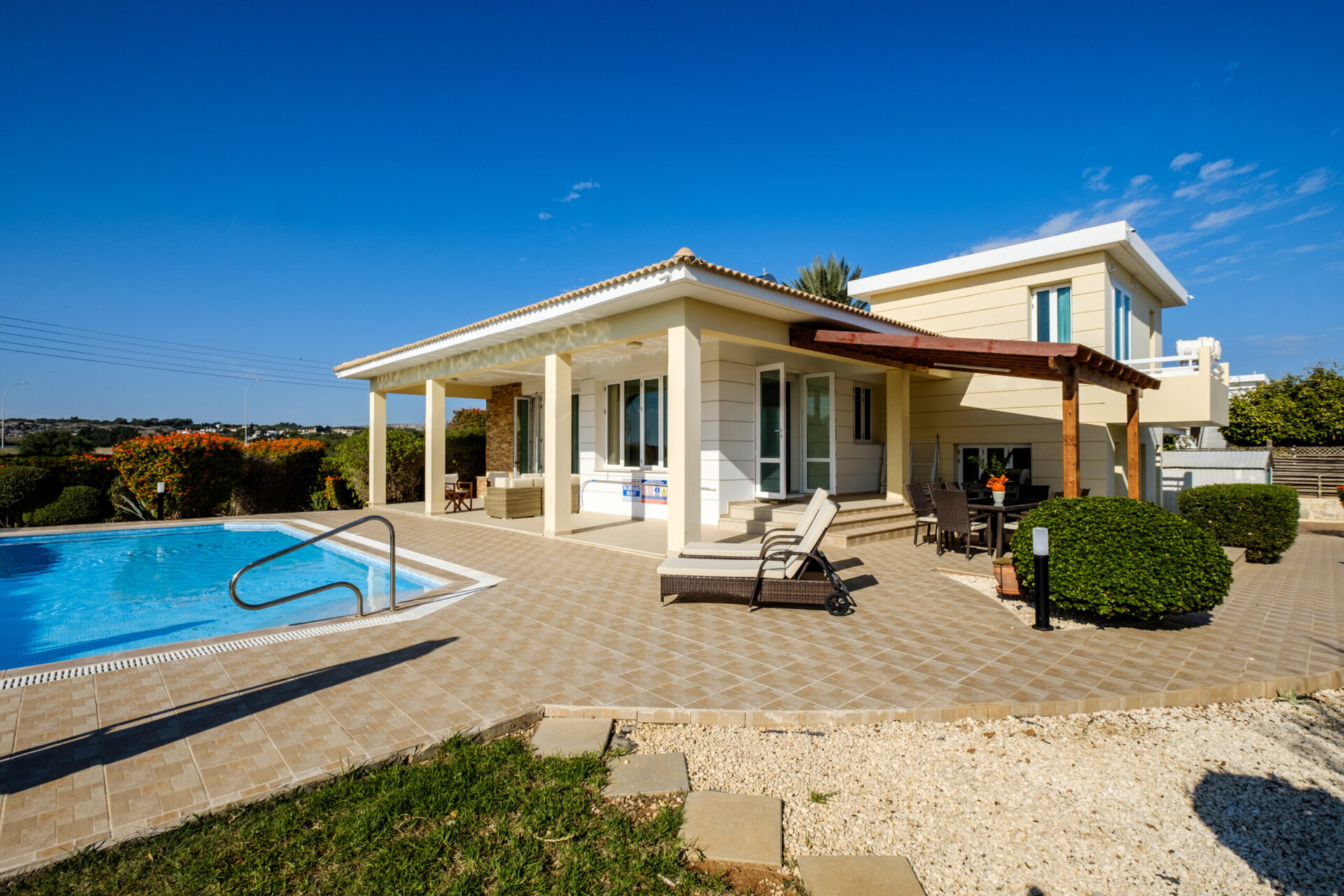 Luksuzna vila z zrelim vrtom - 1390