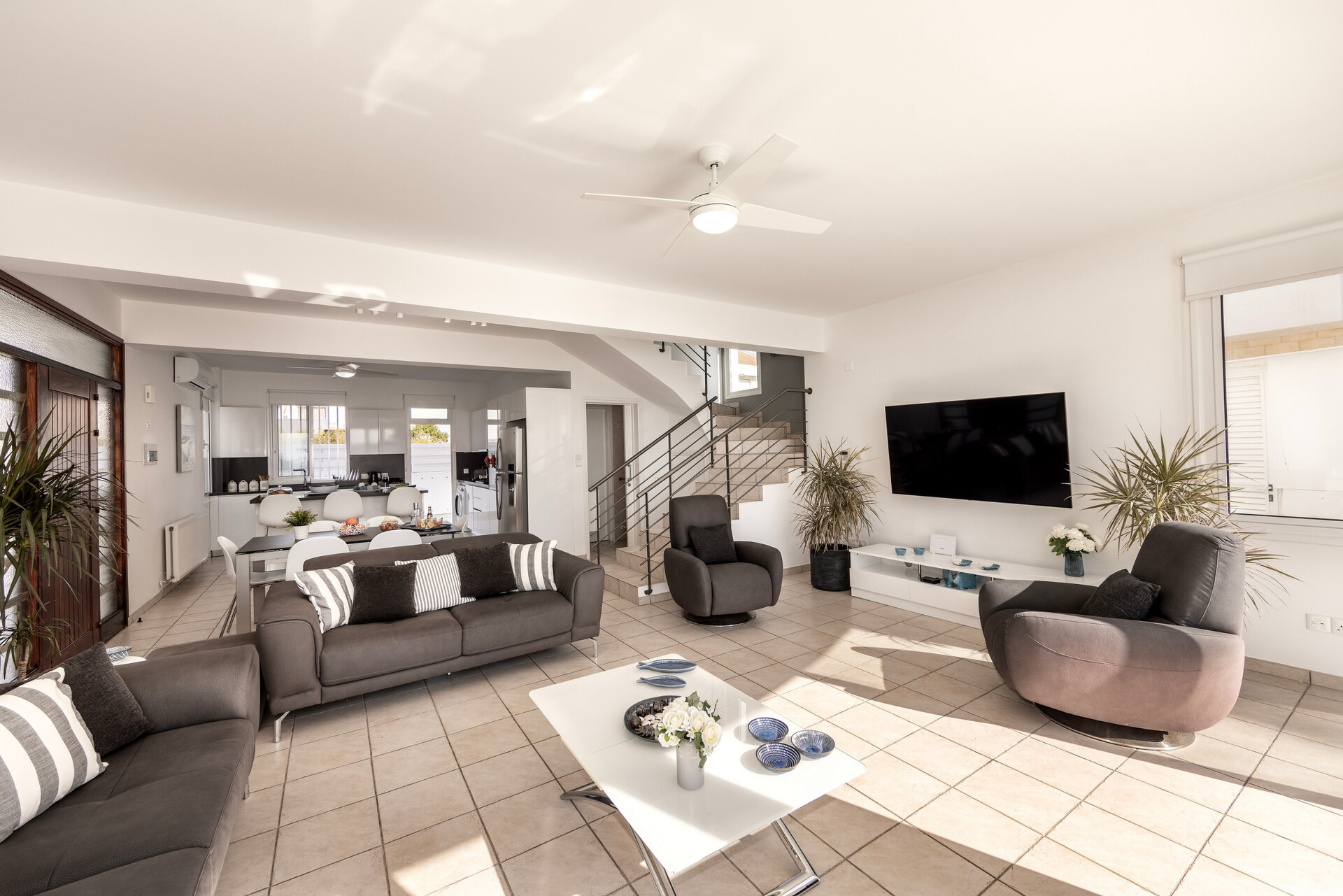 Perivolia Paradise: Vila s 4 spalnicami naprodaj, 1403
