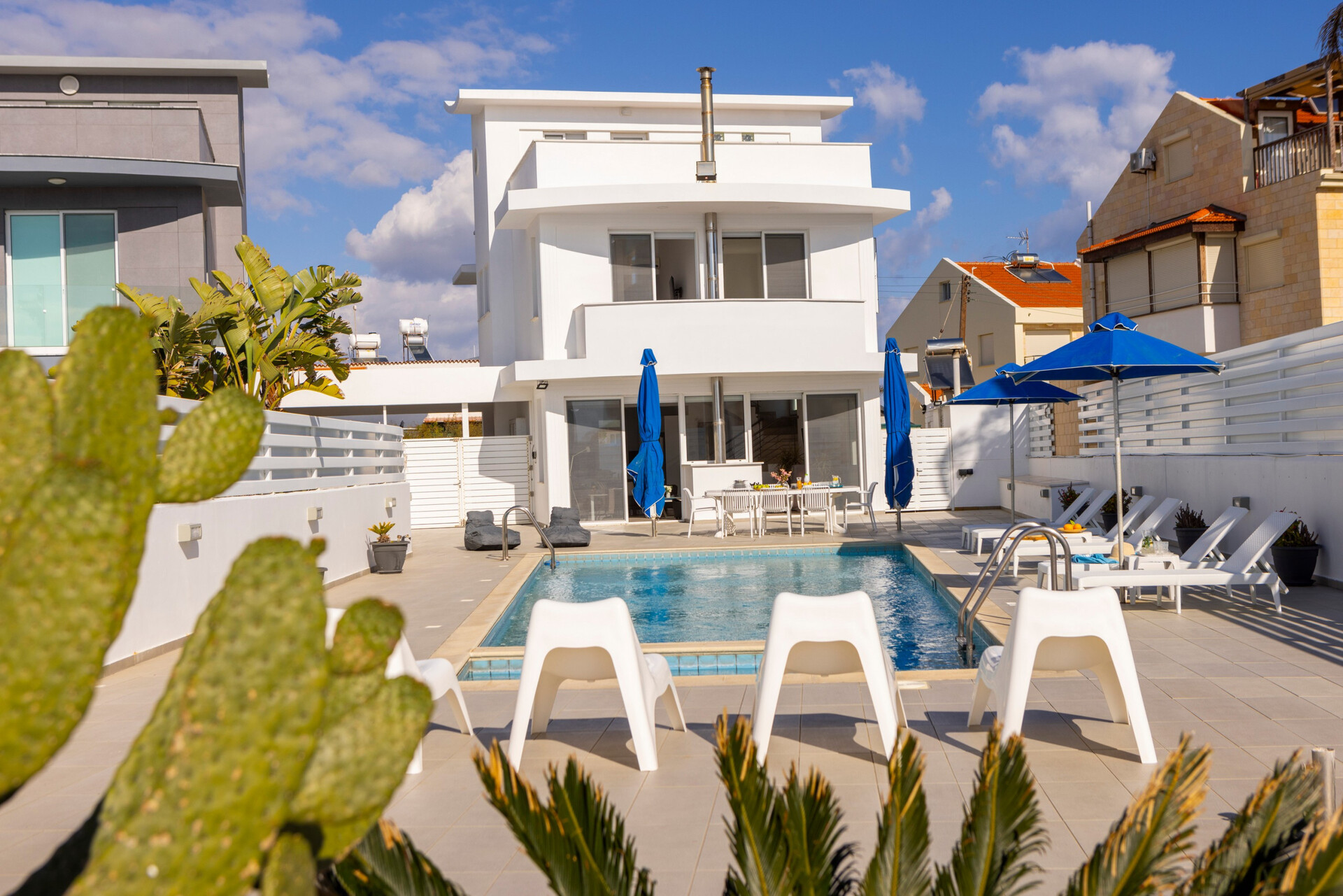Perivolia Paradise: Vila s 4 spalnicami naprodaj, 1403