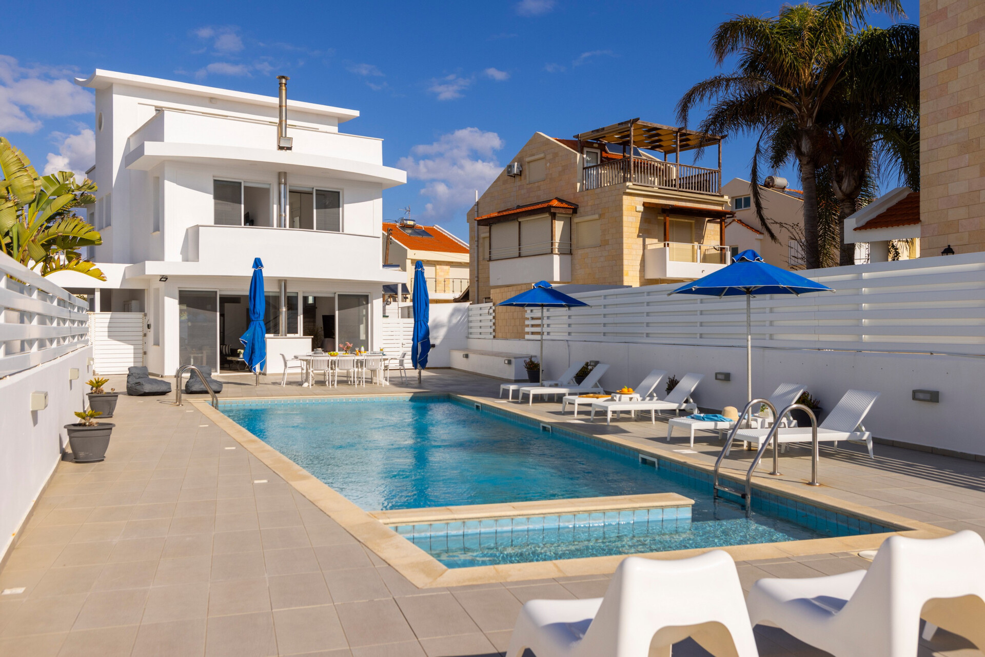 Perivolia Paradise: Vila s 4 spalnicami naprodaj, 1403