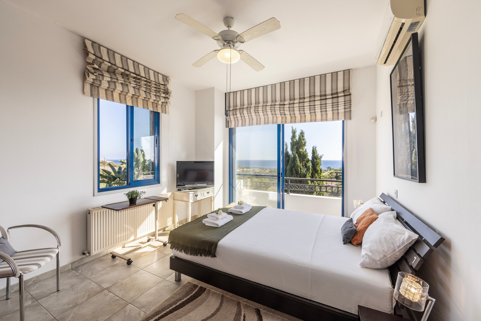 Moderna vila s 4 spalnicami Oasis v Ayia Napi, 1396
