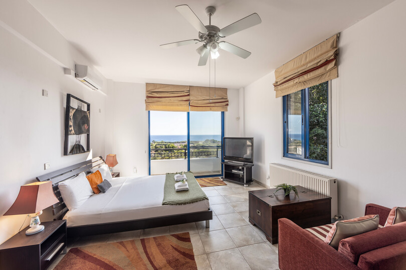Moderna vila s 4 spalnicami Oasis v Ayia Napi, 1396
