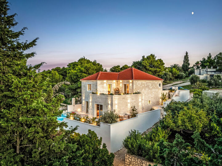 Razkošna vila z osupljivim pogledom na morje – Vila 1065, Splitska, Croatia