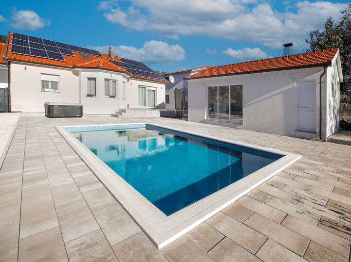 Družinski raj z zasebnim bazenom in jacuzzijem blizu Imotskega - Villa 1066, Donji Prolozac, Croatia