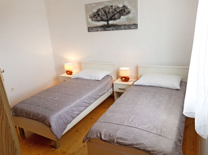 Prostorna dvonadstropna vila z zasebnim bazenom in terasami blizu Biograda na Moru - Villa 1001