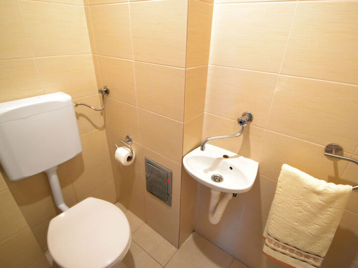 Prostorna dvonadstropna vila z zasebnim bazenom in terasami blizu Biograda na Moru - Villa 1001
