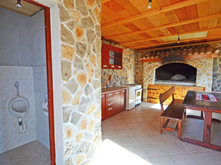Prostorna dvonadstropna vila z zasebnim bazenom in terasami blizu Biograda na Moru - Villa 1001